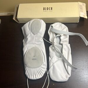 White New Adult Size 8D Dansoft student ballet shoe